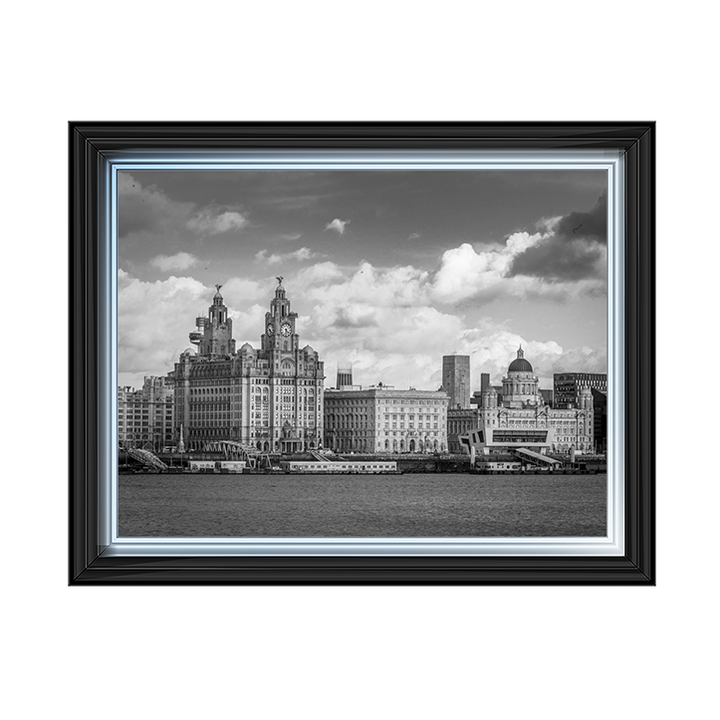 CY036 Liverpool city skyline across the River Mersey