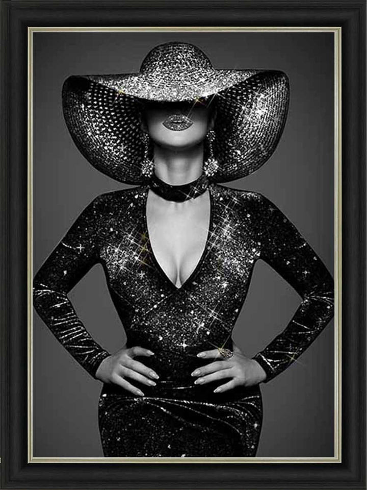 FG932-86 BLACK & WHITE GLAMOUR LADY