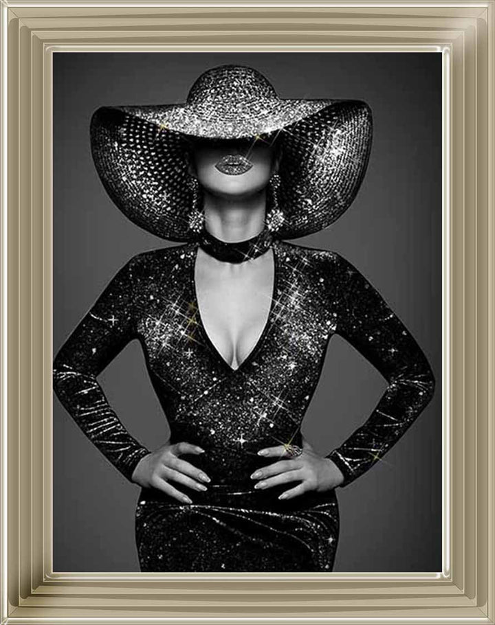 FG932-86 BLACK & WHITE GLAMOUR LADY