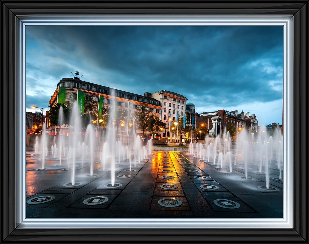 CY480 Piccadilly garden Manchester in the night