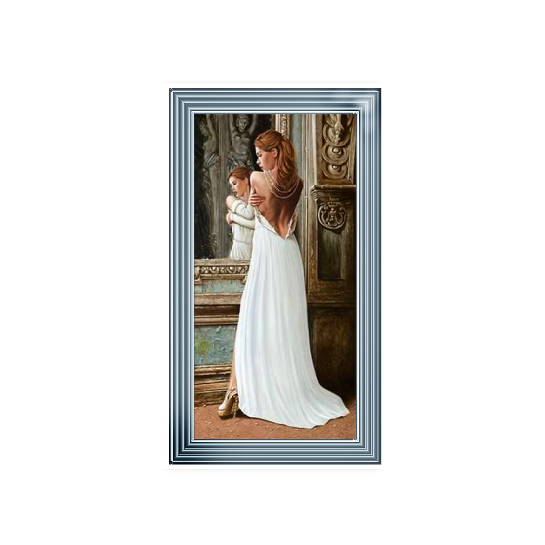 FG013 At the Mirror