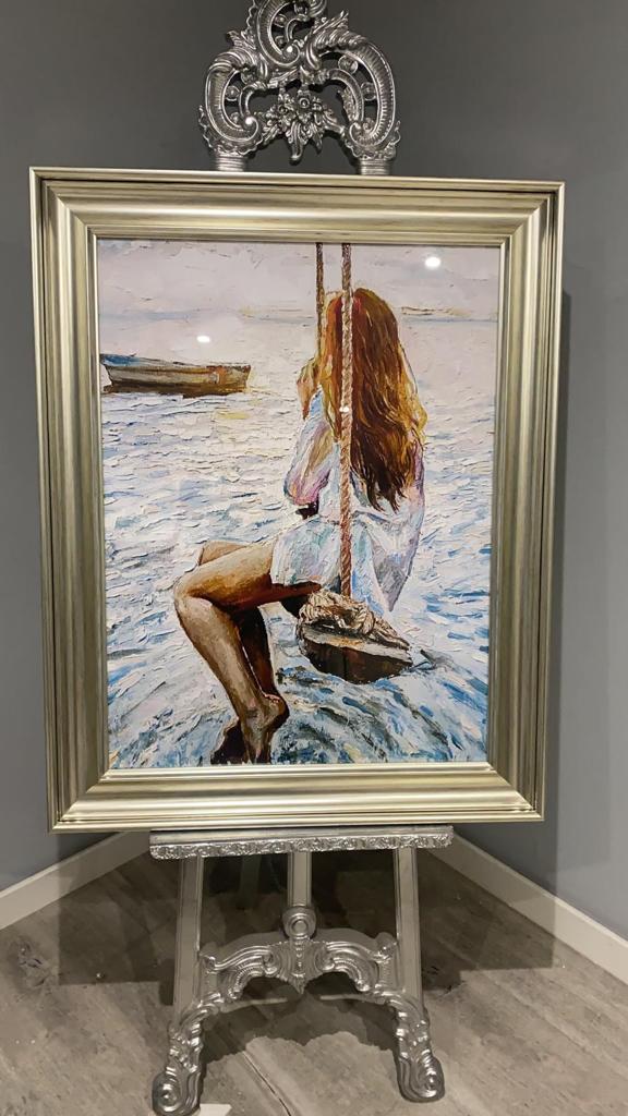 FG797 SWINGING GIRL