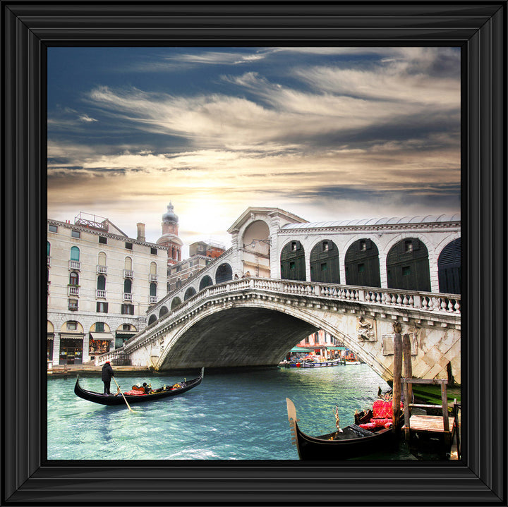 Gondalas at Rialto Bridge