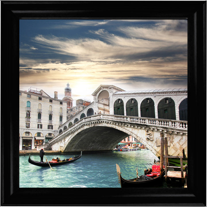 Gondalas at Rialto Bridge