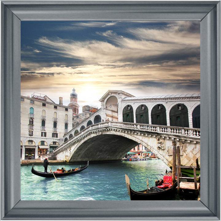 Gondalas at Rialto Bridge