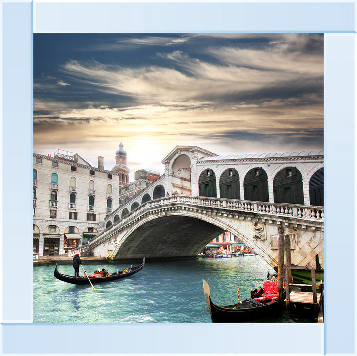 Gondalas at Rialto Bridge