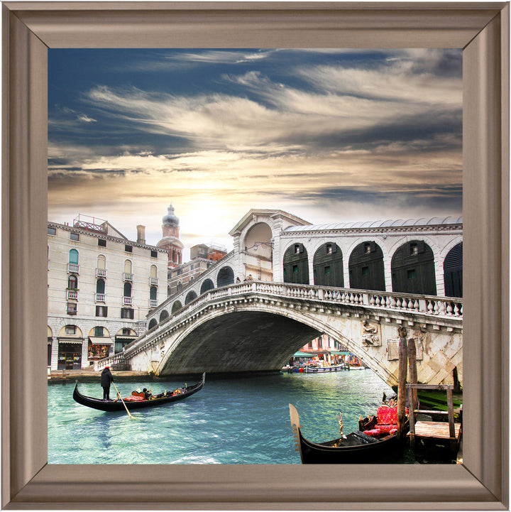 Gondalas at Rialto Bridge