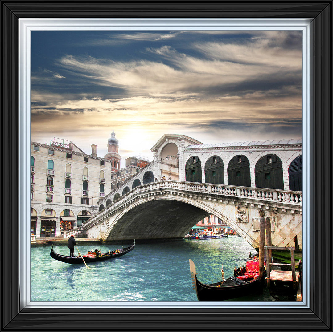 Gondalas at Rialto Bridge
