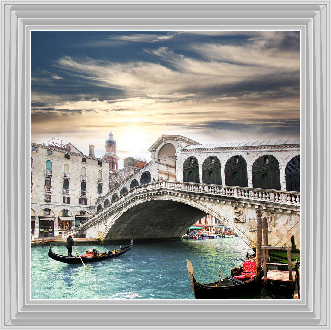 Gondalas at Rialto Bridge