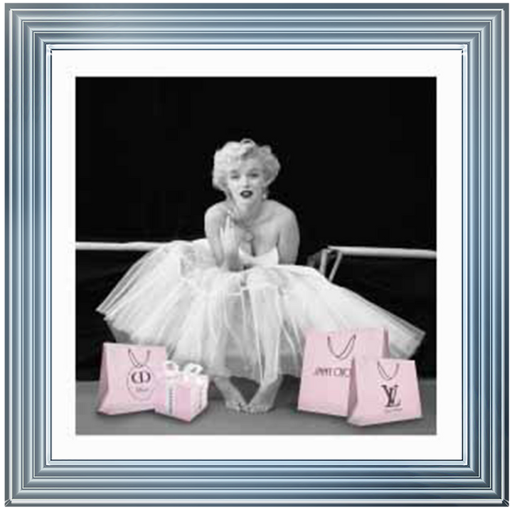 IC180 Marilyn Shopping Spree