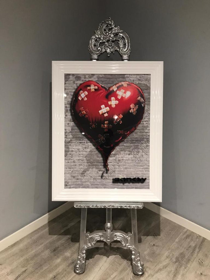 MD317 BANDAGED HEART BALLON