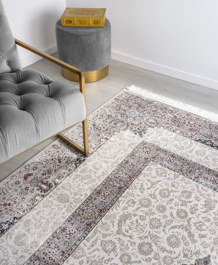 Minyatur Layered Border Palace Rug