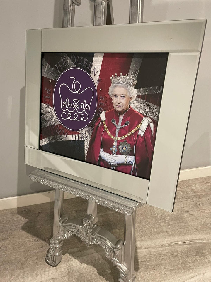 MS474 Her Majesty in uniform