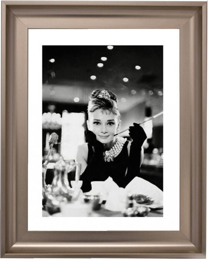 PPR40002 Audrey Breakfast at Tiffany's