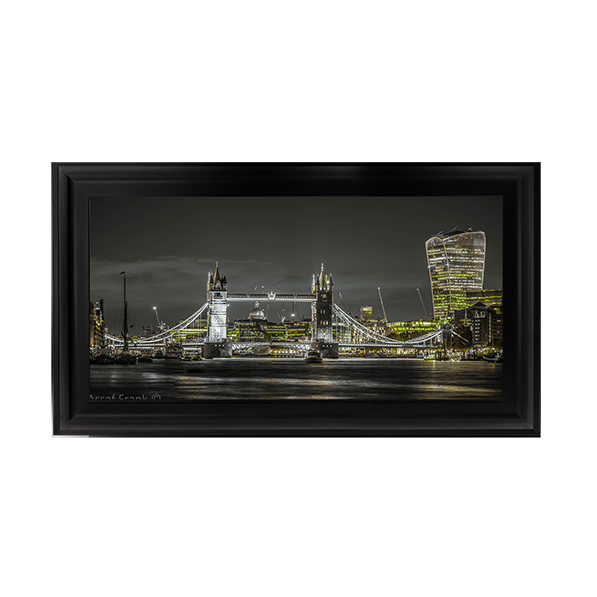 CY052 Famous Tower Bridge over River Thames, London