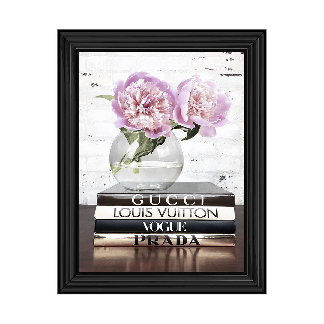 FS042 Vase with flowers on books