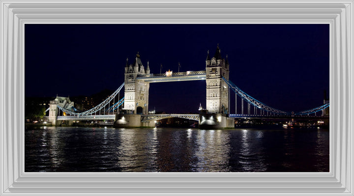 CY005 London Bridge at Night