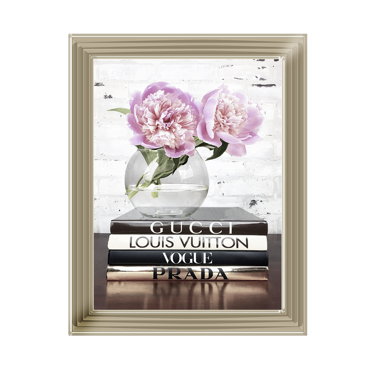 FS042 Vase with flowers on books