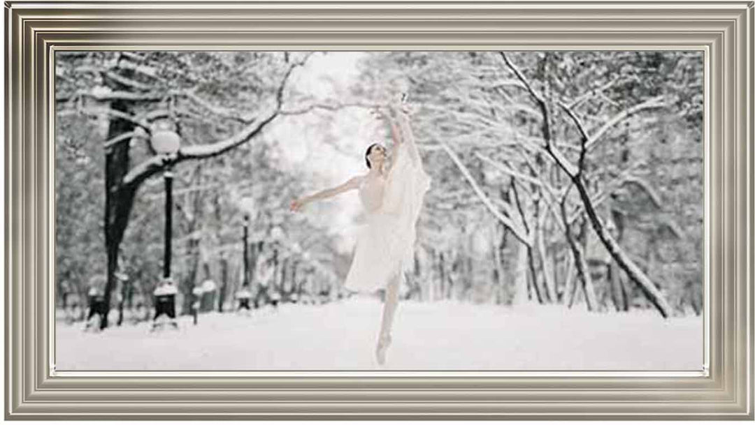 FG739 Ballerina on snow