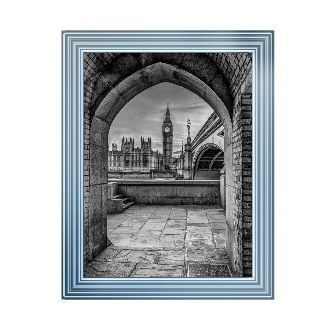 CY057 View of Big Ben through arch