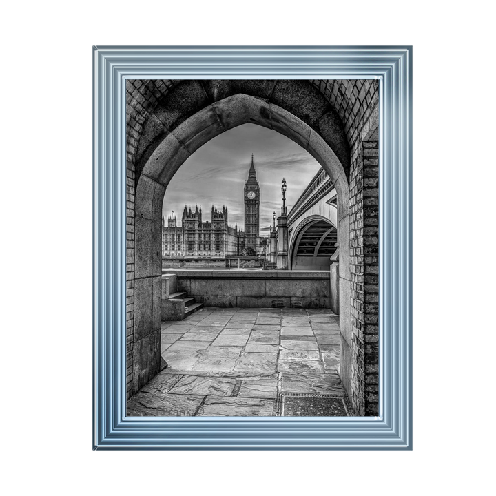 CY057 View of Big Ben through arch