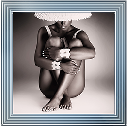 FG061 Sitting Lady