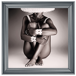 FG061 Sitting Lady