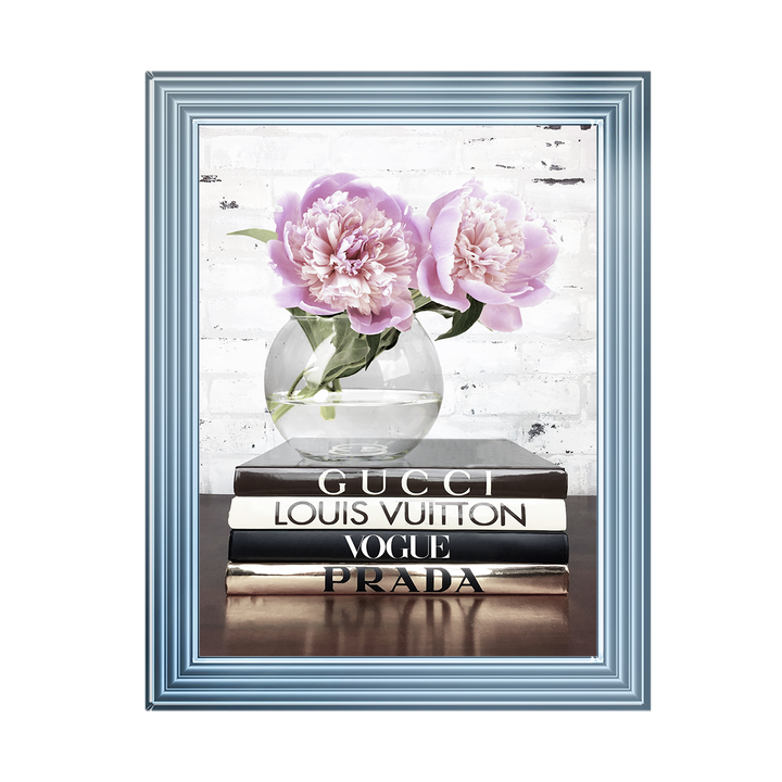 FS042 Vase with flowers on books