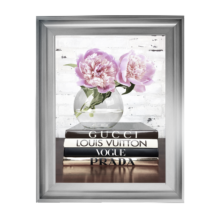 FS042 Vase with flowers on books