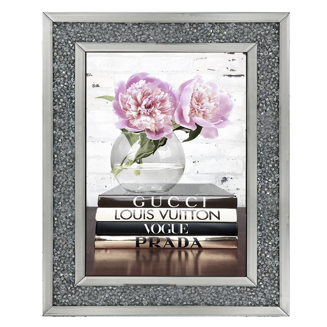 FS042 Vase with flowers on books