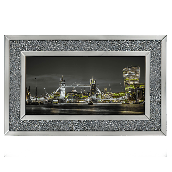 CY052 Famous Tower Bridge over River Thames, London