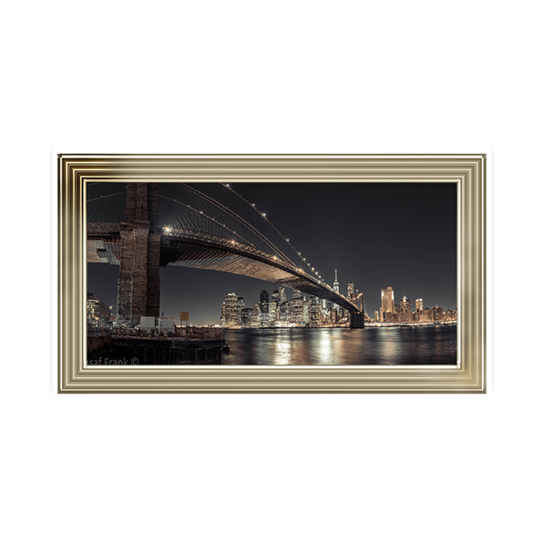 CY060 Brooklyn bridge over East river, Lower Manhattan