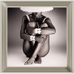 FG061 Sitting Lady
