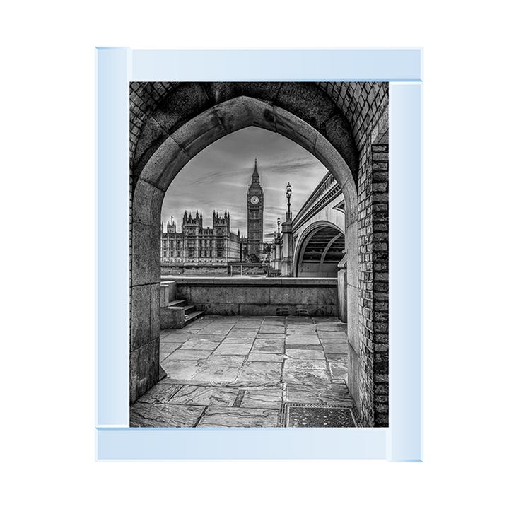 CY057 View of Big Ben through arch