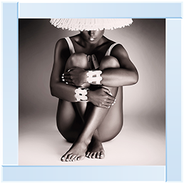 FG061 Sitting Lady