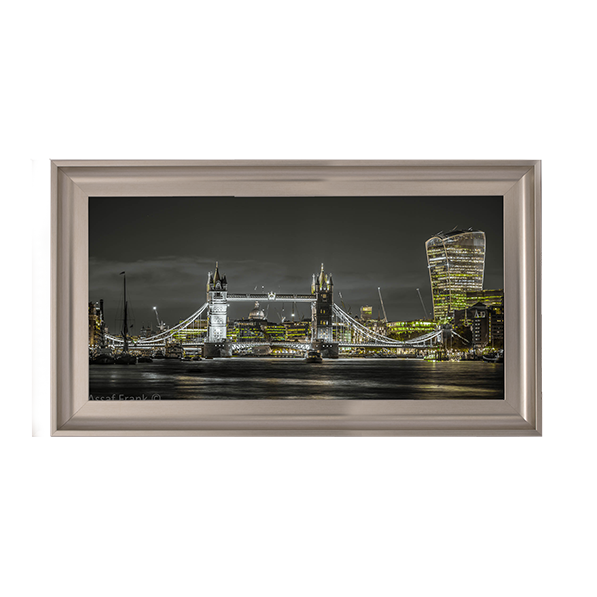 CY052 Famous Tower Bridge over River Thames, London