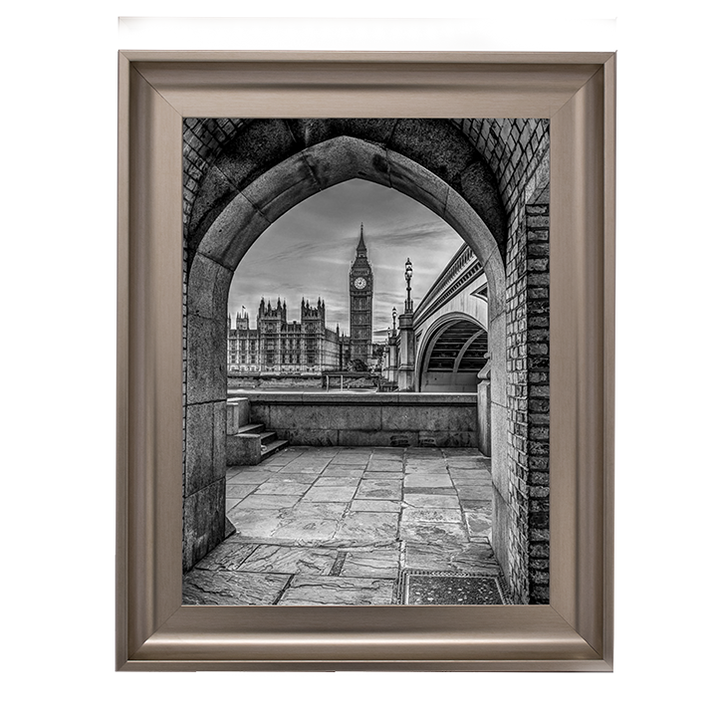 CY057 View of Big Ben through arch