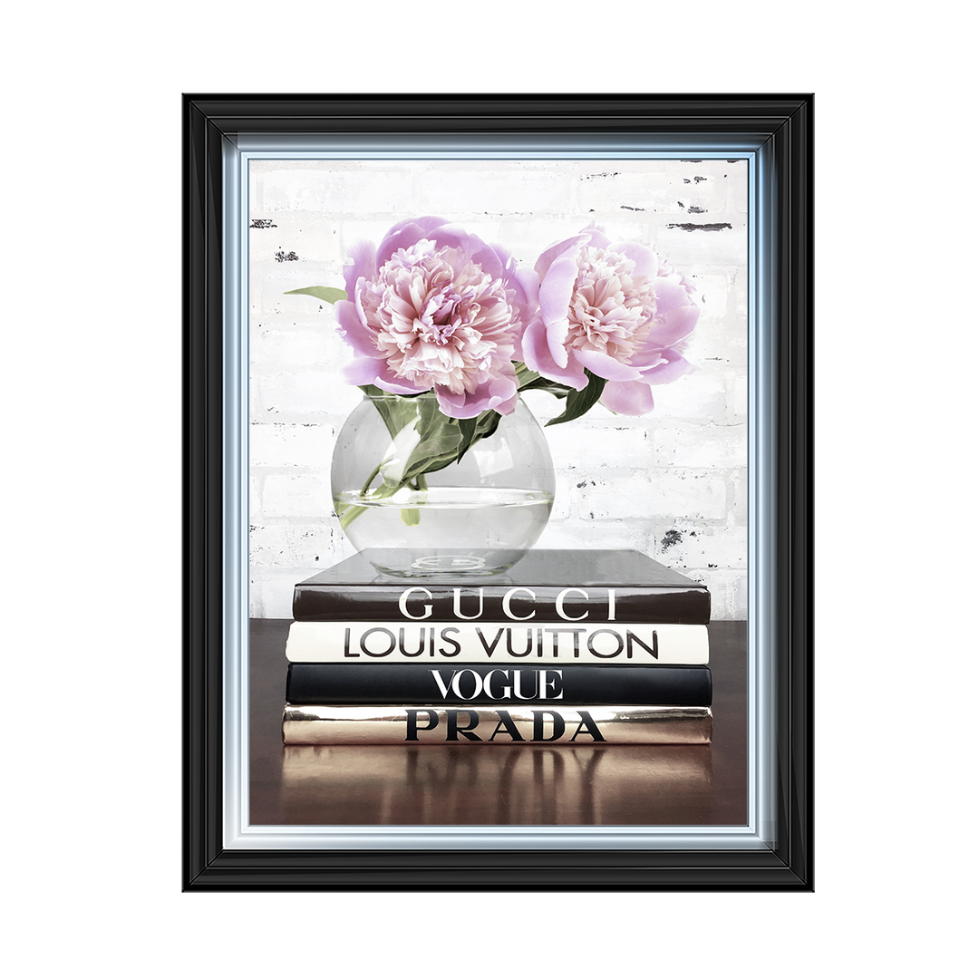FS042 Vase with flowers on books