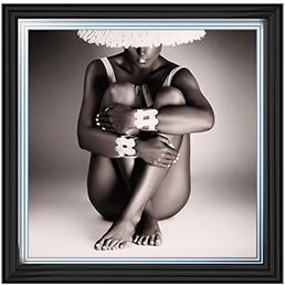 FG061 Sitting Lady