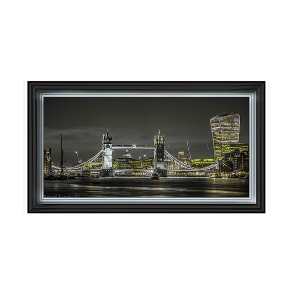 CY052 Famous Tower Bridge over River Thames, London