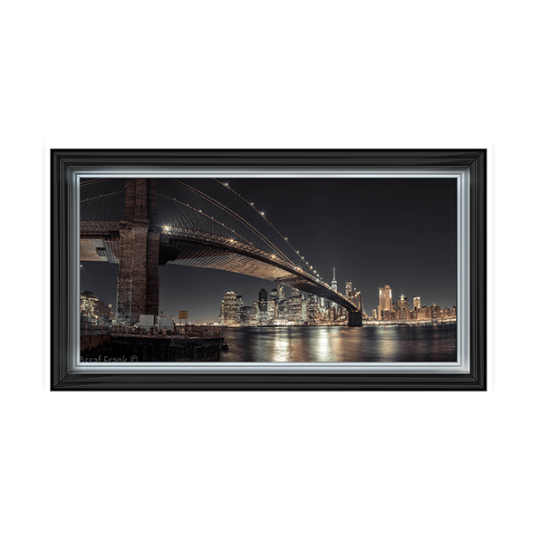 CY060 Brooklyn bridge over East river, Lower Manhattan