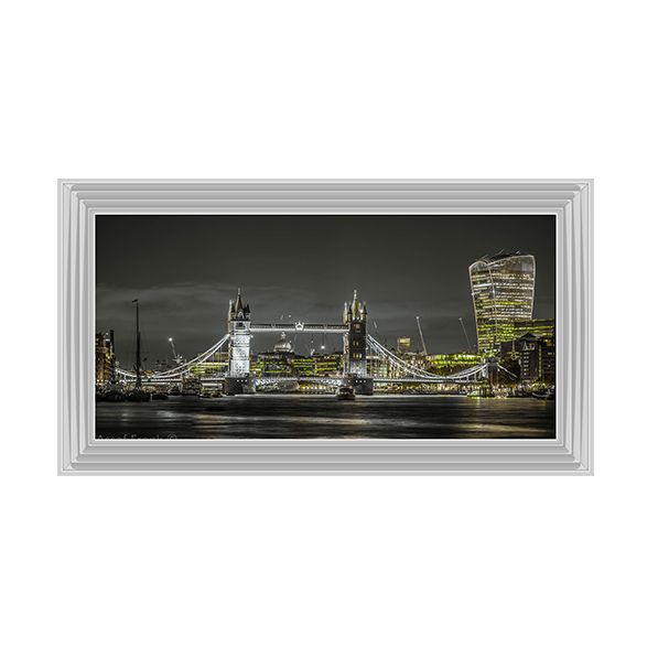 CY052 Famous Tower Bridge over River Thames, London