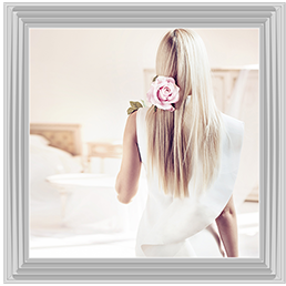 FG060 Flower in her hair