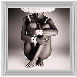 FG061 Sitting Lady