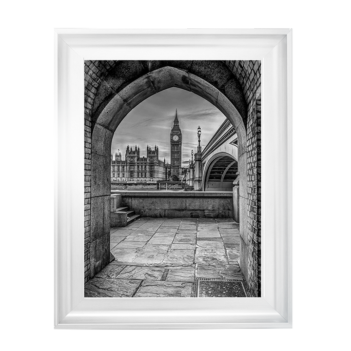 CY057 View of Big Ben through arch