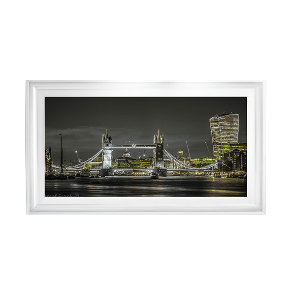 CY052 Famous Tower Bridge over River Thames, London