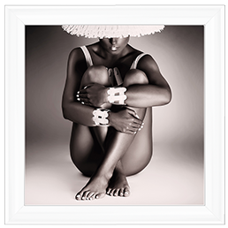 FG061 Sitting Lady